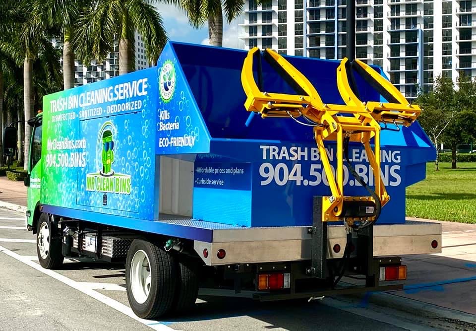 5 Signs It’s Time to Clean Your Trash Bins